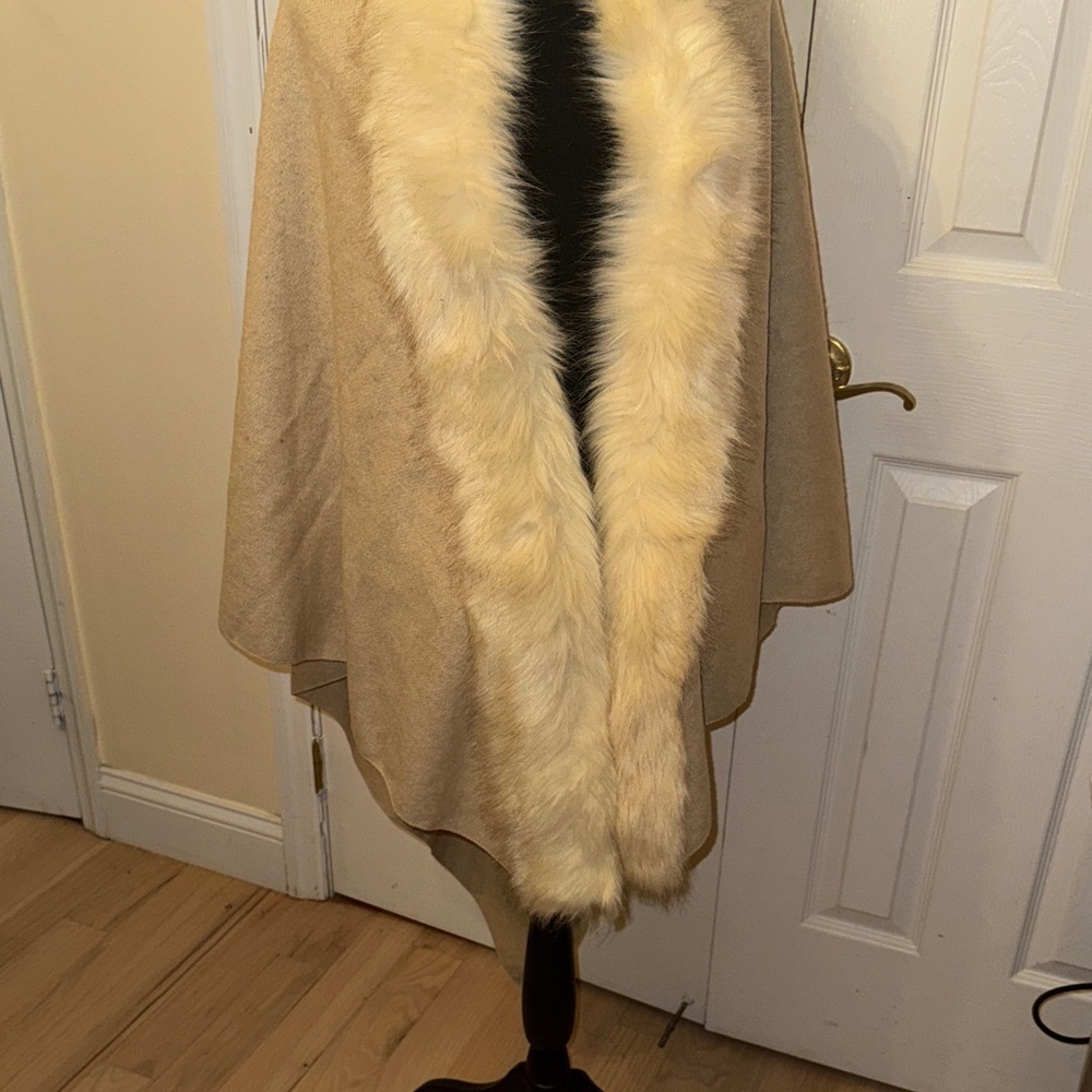 Tan Shawl with Cream Faux Fur Trim - Picture 5 of 5